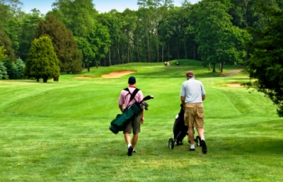 men golfing 